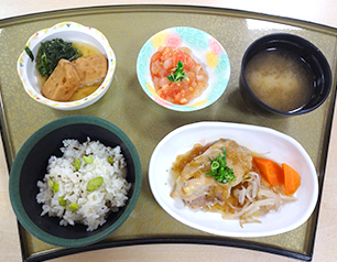 （↑）枝豆と塩昆布の混ぜご飯