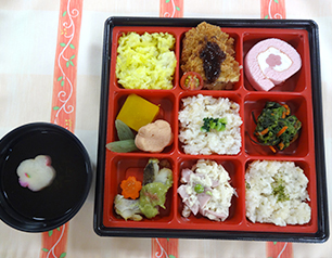 （↑）春の行楽弁当