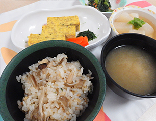 （↑）キノコの炊き込み御飯