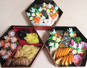 （↑）御節料理