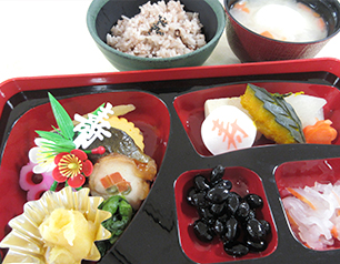 （↑）御節料理
