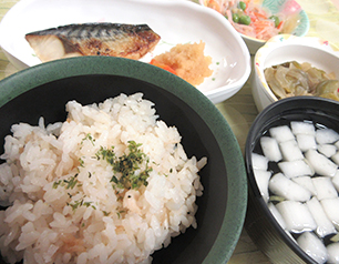 （↑）帆立の炊き込み御飯