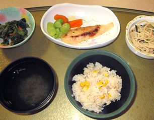 （↑）とうもろこしご飯